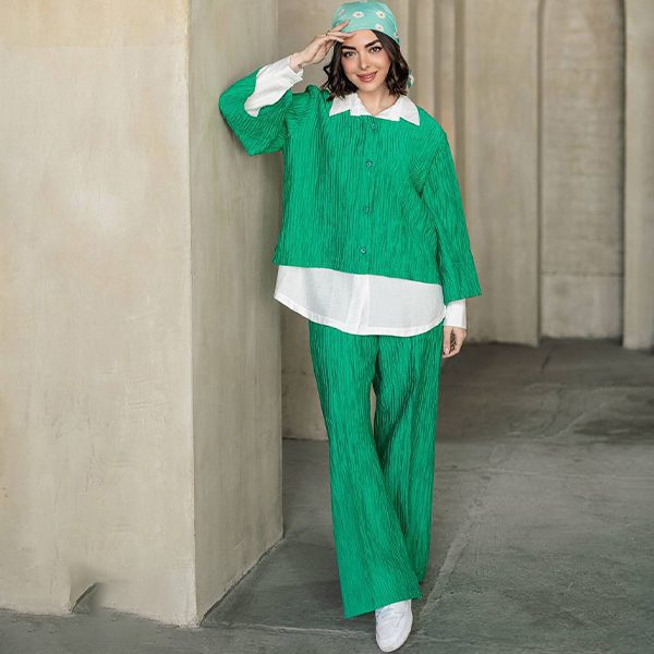 ست مانتو و شلوار زنانه رنگ سبز مدل آدینو با پارچه پلیسه