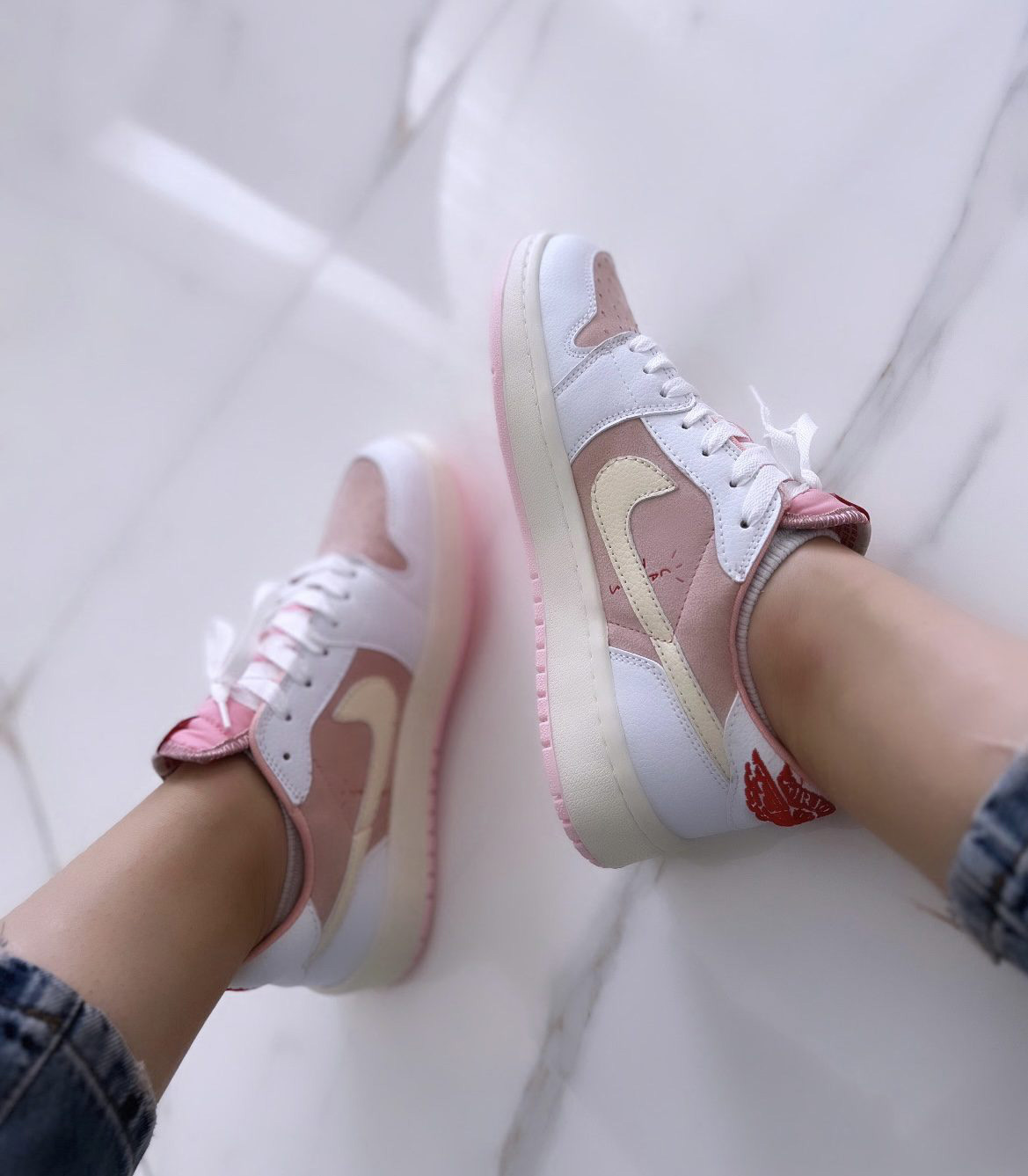 کتونی دخترونه ترویس رنگ صورتی سایز 37 تا 40