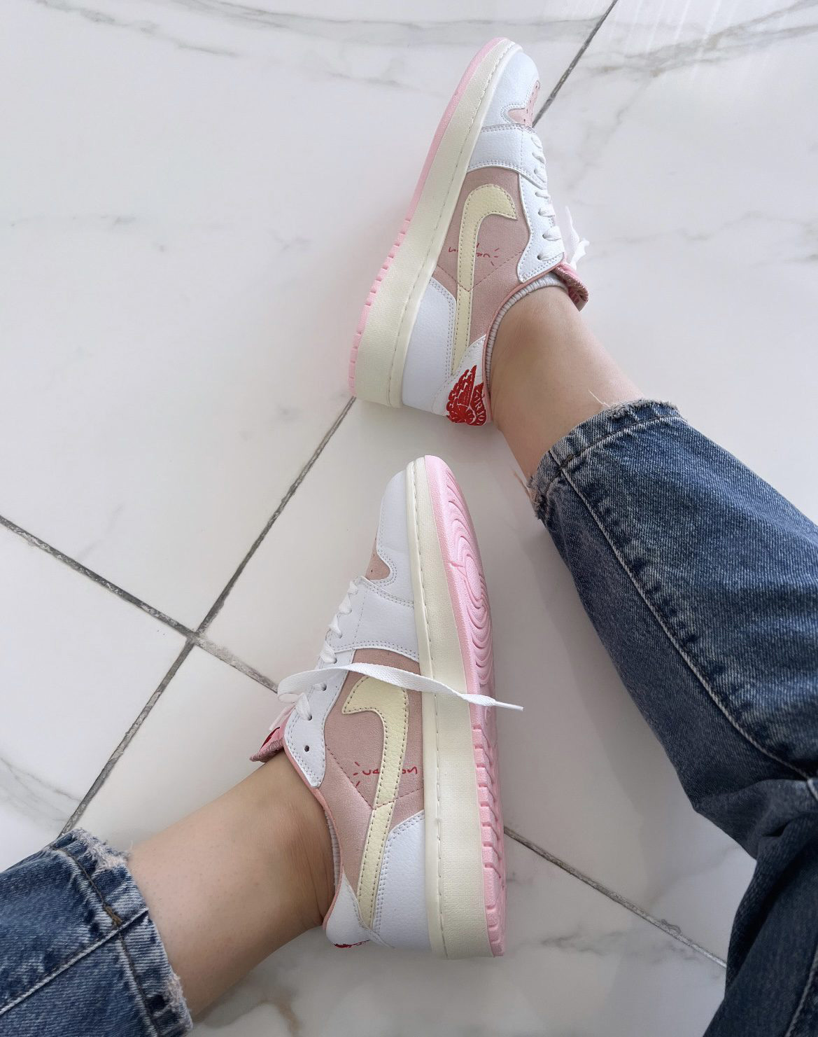 کتونی دخترونه ترویس شیک و بادوام رنگ صورتی سایز 37،38،39،40